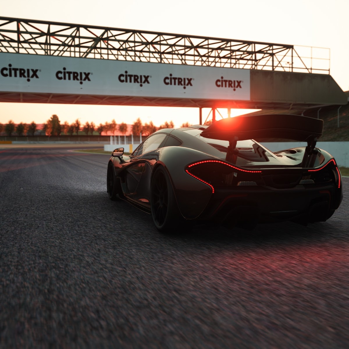 Závodní simulátor Mclaren a Citrix branding
