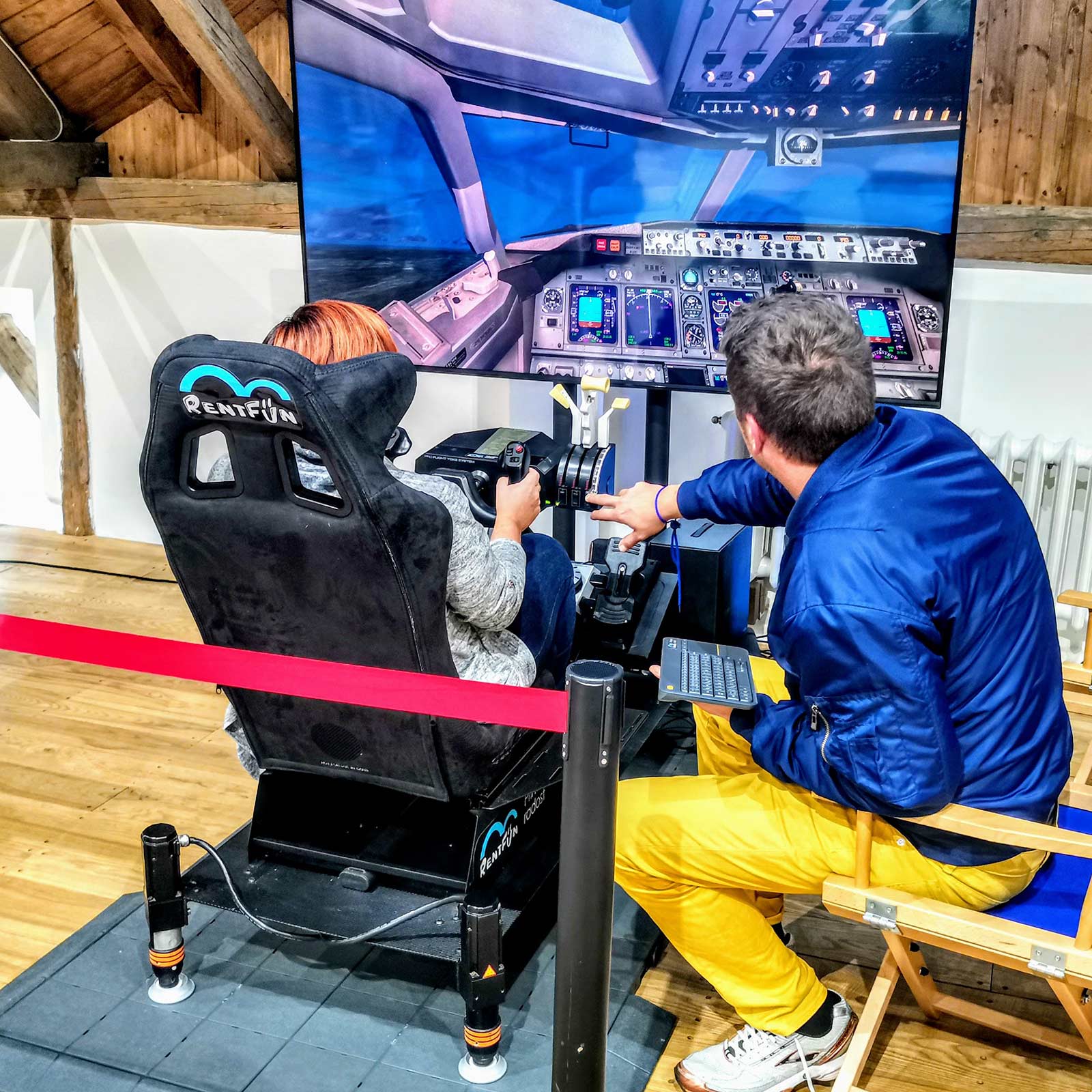 Pohyblivý letecký simulátor Boeing | Panský dvůr Telč, CZ